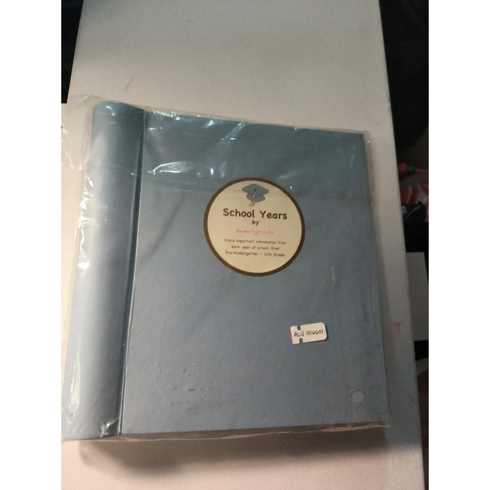 NEW! momAgenda School Years pocket binder portfolio • PreK-12th grade